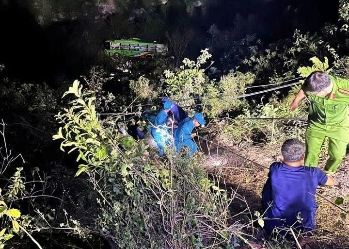 Passenger bus plunges into ravine, 1 killed and 11 injured